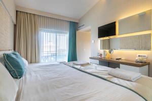 Кровать или кровати в номере The D Hotel Çeşme Resort