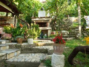 Κήπος έξω από το Guesthouse & hostel Lorenc