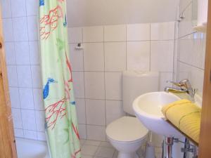 Koupelna v ubytování Haus "Annekathrin" + 24 fotografií