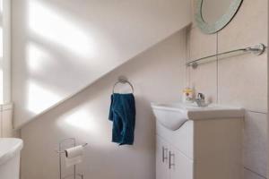 Gambar di galeri bagi Studio flat 15 min from Greenwich ( en-suite) di Plumstead