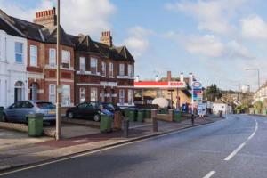Gambar di galeri bagi Studio flat 15 min from Greenwich ( en-suite) di Plumstead
