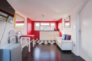 Gambar di galeri bagi Studio flat 15 min from Greenwich ( en-suite) di Plumstead