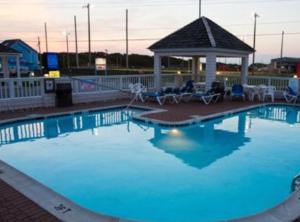 Der Swimmingpool an oder in der Nähe von Hatteras Island Inn