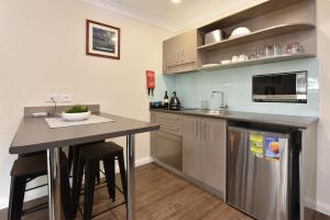 A kitchen or kitchenette at Marbles on Lovedale