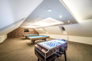 Biliár nebo kulečník v ubytování Village Resort Hanuliak Apartmany
