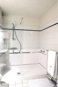 Domitys Paris Plaisance tesisinde bir banyo