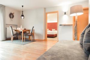 Hotel Tiefenbrunn Gardensuites & Breakfast客房内的一张或多张床位