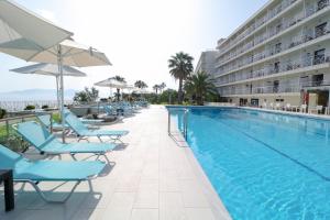 Bazén v ubytování Calamos Beach Family Club nebo v jeho okolí + 37 fotografií