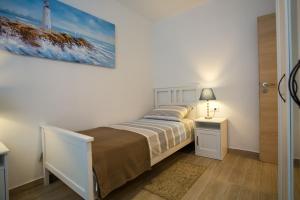 Postel nebo postele na pokoji v ubytování Cozy Coastal apartment GaMa