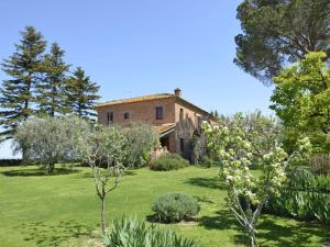 Gallery image of Pleasant Villa in Valiano with Terrace Garden Sun loungers in Valiano