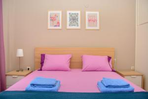 Säng eller sängar i ett rum på Fully renovated and relaxing apartment
