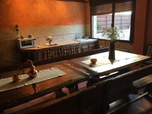 a kitchen with a wooden table and a microwave at El Perfume Del Almendro in Quintanilla del Agua