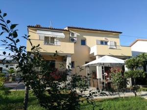 Budova, kde se apartmán nachází
