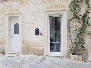 a building with a door and a sign on it at Fjore Di Lecce in Lecce