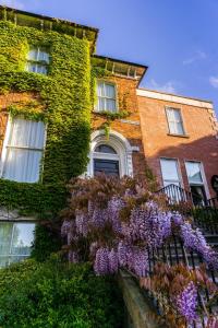 a garden filled with flowers next to a building at Butlers Townhouse in Dublin