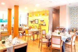 Reštaurácia alebo iné gastronomické zariadenie v ubytovaní Domitys Les Sarments Blonds