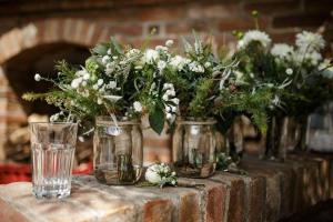 a row of jars filled with flowers on a table at Spálený mlýn v Národním parku Podyjí in Znojmo