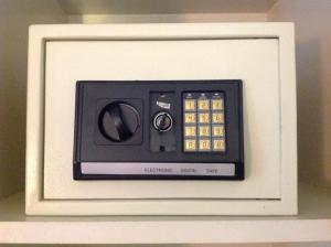 a picture of a remote control in a white frame at Pension Zum Ross in Karon Beach