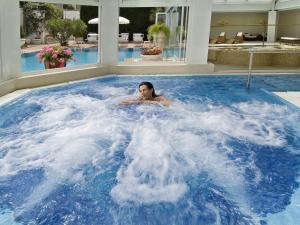 Bazén v ubytování Hotel Terme Principe nebo v jeho okolí