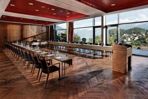 Hotel Eden Spiez餐厅或其他用餐的地方
