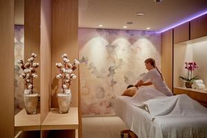 Hotel Eden SpiezSpa和/或其他健康设施