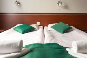Postel nebo postele na pokoji v ubytování Hotel Skalite Spa & Wellness
