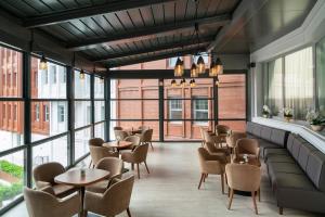 A seating area at Millennium Istanbul Golden Horn