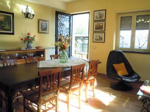 a dining room with a table and chairs at La Tavernetta in Randazzo