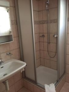 Et badeværelse på Haus Alpenschloss