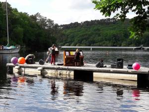 Gallery image of Merlin les pieds dans l'eau in Saint-Aignan