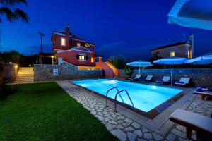Bazén v ubytování Tesori Dassia Villas nebo v jeho okolí
