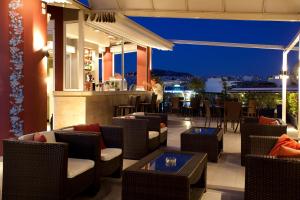 Χώρος καθιστικού στο Crystal City Hotel