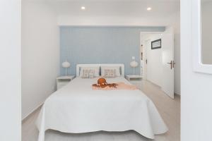 A bed or beds in a room at Ericeira T1 Navegantes Apartment