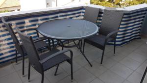 Reštaurácia alebo iné gastronomické zariadenie v ubytovaní Villa Crikvenica