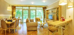 Posezení v ubytování Grand SPA Lietuva Serviced Apartments Dzūkija