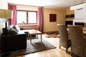 A kitchen or kitchenette at Hotel Johanna mitten im Ötztal