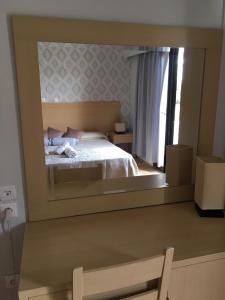 Postel nebo postele na pokoji v ubytování Aphrodite Hotel Syros