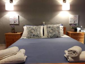 Postel nebo postele na pokoji v ubytování Stergiou Rooms