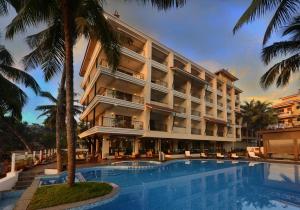 Bazén v ubytování Golden Tulip Candolim, Goa nebo v jeho okolí
