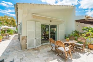 Patio alebo iná vonkajšia časť ubytovania Can Garreta