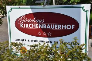 金茨堡Gästehaus Kirchenbauerhof的汉堡包汉堡包标志