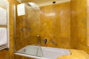 A bathroom at Hotel Al Codega