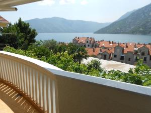 Imagen de la galería de Lorena Rooms, en Risan 51 fotos más