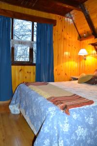 Cama ou camas em um quarto em Cabañas Bosque Del Faldeo