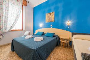 Postel nebo postele na pokoji v ubytování Hotel Stefania + 37 fotografií