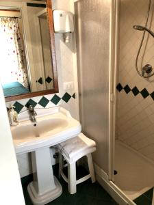 A bathroom at Apollo B&B Még 32 kép