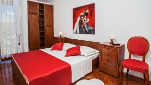 Postel nebo postele na pokoji v ubytování Apartment Milana - Cozy Stay with Free Parking