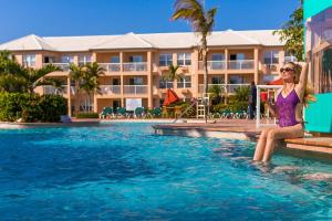 Bazén v ubytování Island Seas Resort nebo v jeho okolí + 26 fotografií