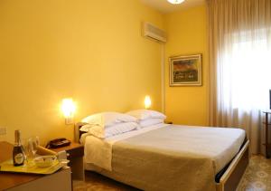 Łóżko lub łóżka w pokoju w obiekcie Hotel Sole