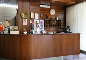 Zestaw do parzenia kawy i herbaty w obiekcie Hotel Sole